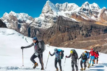 இனி எவரெஸ்ட் சிகரத்தில் ஏற இவ்வளவு கட்டணம் உயர்வு - அதிர்ச்சி அறிவிப்பு!