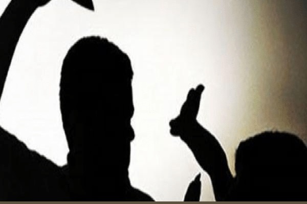 தமிழர் பகுதியில் கொடூரம் : மனைவியை வெட்டிய கணவன் கைது | Husband Arrested For Slashing Wife