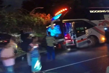 கொழும்பிலிருந்து மட்டக்களப்பு சென்ற சொகுசு பேருந்து கோர விபத்து; மூவருக்கு நேர்ந்த கதி!