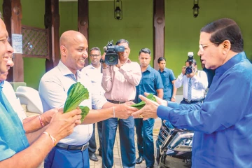 கட்சியின் தீர்மானத்தை மீறிய சிரேஷ்ட உறுப்பினர்கள் - மைத்திரி தலைமையிலான கூட்டத்தில் அதிரடி முடிவு
