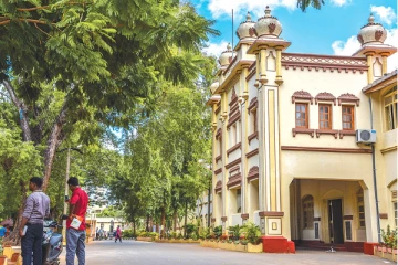 யாழ் பல்கலைக்கழக பேராசிரியர் மற்றும் மாணவர்களின் கொடூர முடிவு!