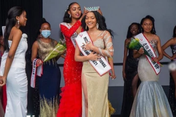 “Miss Teen International Botswana 2021” பட்டத்தை வென்ற இலங்கை பெண்!