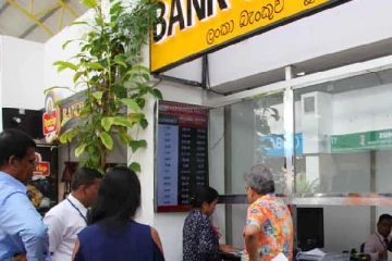 வங்கி முகாமையாளருடன் முரண்பட்ட வாடிக்கையாளருக்கு நேர்ந்த கதி!