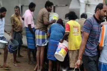 நடுரோட்டில் சடலமாக கிடந்த மூதாட்டி - கண்டுகொள்ளாமல் டீசலை பிடித்து சென்ற மக்கள்!