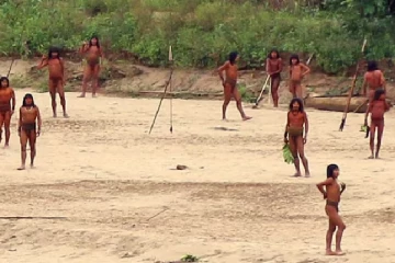 இன்றுவரை வெளி உலகத்துடன் தொடர்பில்லாத ஆதிவாசிகள்! அரியவகை வீடியோ