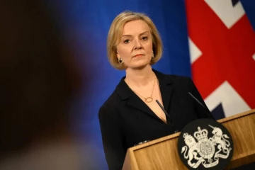 லிஸ் ட்ரஸ்ஸை பிரதமர் பதவியிலிருந்து அகற்ற 100 நாடாளுமன்ற உறுப்பினர்கள் தயார்: அடுத்து என்ன நடக்கும்?