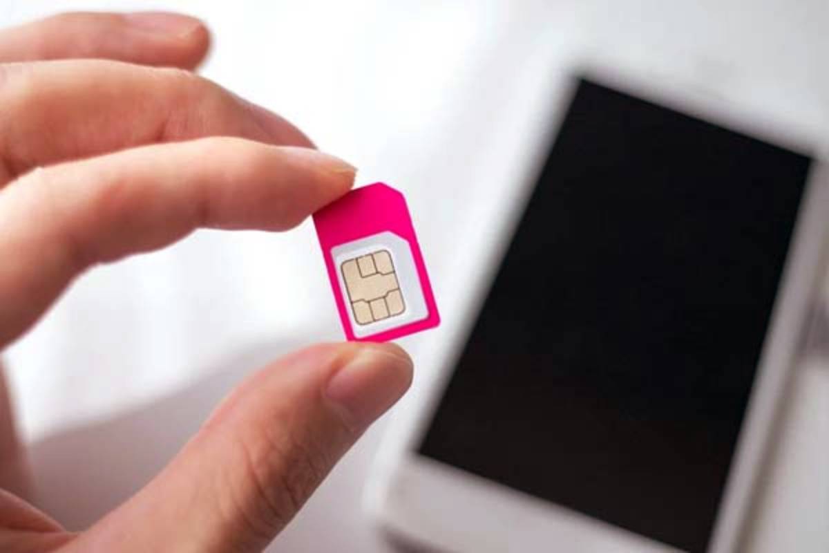 சிம் கார்டு ஏன் பக்கவாட்டில் வெட்டப்பட்டுள்ளது? இது தான் இரகசியம் | Why Is The Sim Card Cut On The Side Secret Reason