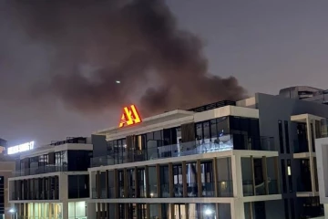 නගරේ මැදට කඩන් වැටුණු ප්‍රහාරයක සුන්බුන් නිසා ඩුබායි නොසන්සුන් වෙයි - ප්‍රදේශයේ ආරක්ෂාව තහවුරු කිරීමට කඩිනමින් ක්‍රියාත්මක වෙයි