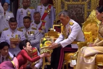 பிறந்தநாள் பரிசாக இளம்பெண்ணை நாட்டின் இரண்டாவது ராணியாக்கிய தாய்லாந்து மன்னர்: அந்த பெண் யார் தெரியுமா?