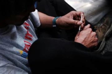 அமெரிக்காவில்  கடந்த ஆண்டில் போதைபொருளால்  93,000 பேர் பலி