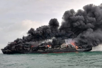 கப்பலில் ஏற்பட்ட தீயை அணைக்க இந்திய மற்றும் இலங்கை அதிகாரிகள் மேற்கொண்ட கூட்டு முயற்சி சாதகம் என அறிவிப்பு