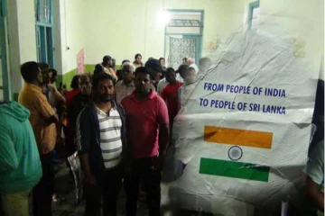 தமிழக நிவாரண பொருட்களை வாங்க மறுத்த மக்கள்!