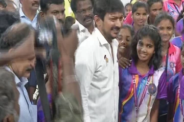 பி.டி.பீரியடிலும் கிளாஸ் எடுக்குறாங்க : அமைச்சர் உதயநிதியிடம் கோரிக்கை வைத்த மாணவிகள்