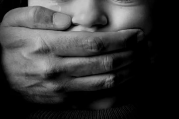 சிறுமியை கடத்தி பல நாட்களாக பலமுறை நடத்தப்பட்ட கொடூரம் ; விசாரணையில் காத்திருந்த அதிர்ச்சி