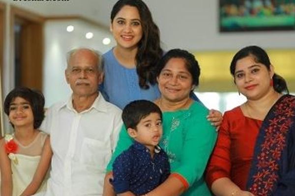 பிரபல நடிகை மியா ஜார்ஜின் தந்தை காலமானார் - சோகத்தில் மூழ்கிய திரையுலகம் | Actress Miya George Father Passed Away