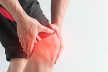 இளம் வயதிலே மூட்டு வலி வருவதற்கான காரணம் என்ன? அதை எப்படி தவிர்க்கலாம்? இதோ சில டிப்ஸ்