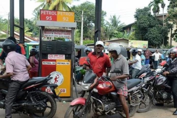 පෙට‍්‍රල් නිකුත් කිරීම ගැන හදිසියේම ගත් තීරණය මෙන්න..