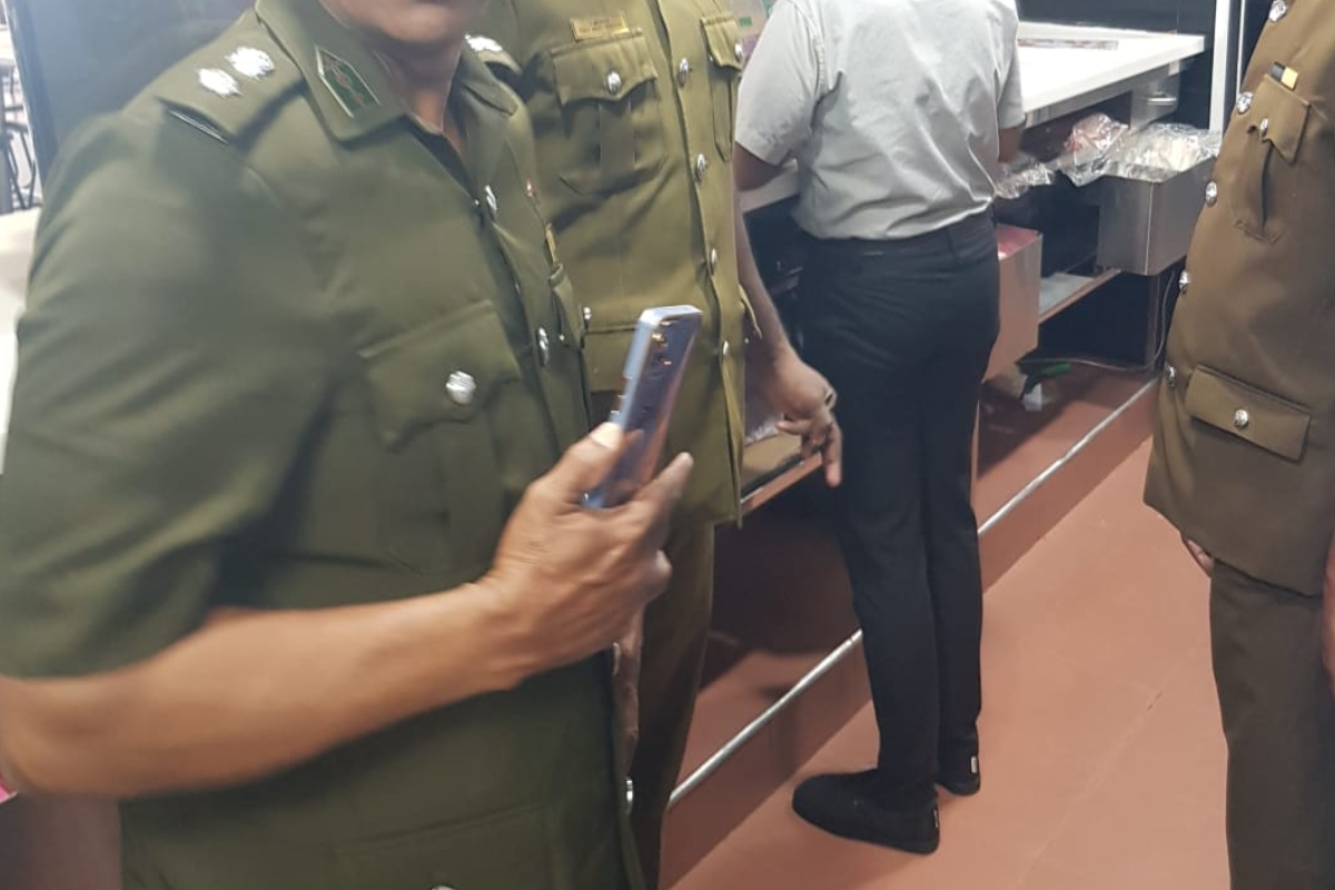 பொது சுகாதார பரிசோதகர்களாக ஆள்மாறாட்டம் ; வர்த்தகரிடம் கைவரிசை | Fake P H I Scam Trader In Impersonation பொது சுகாதார பரிசோதகர்களாக ஆள்மாறாட்டம் ; வர்த்தகரிடம் கைவரிசை | Fake P H I Scam Trader In Impersonation