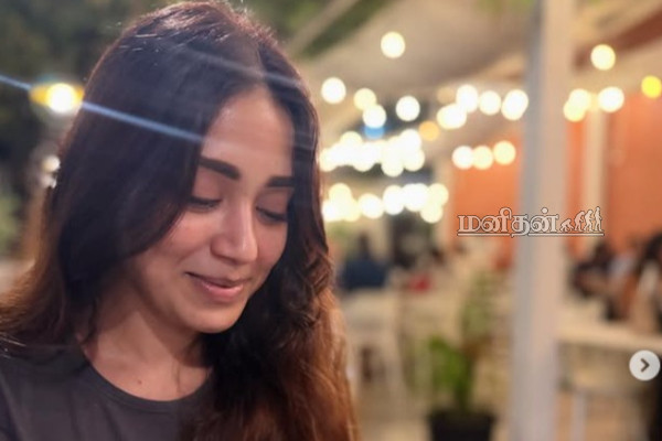 நிவேதா பெத்துராஜ் காதலரை மணந்தாரா ஜூலி? சர்ச்சையில் சிக்கிய நிச்சயதார்த்தம் | Nivetha Pethuraj Lover Is Bigg Boss Julies Husband நிவேதா பெத்துராஜ் காதலரை மணந்தாரா ஜூலி? சர்ச்சையில் சிக்கிய நிச்சயதார்த்தம் | Nivetha Pethuraj Lover Is Bigg Boss Julies Husband