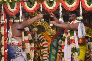 மீனாட்சி திருக்கல்யாணம்: ஒரு லட்சம் பக்தர்களுக்கு விருந்து