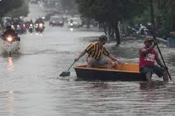 நாட்டின் பெரும்பாலான பகுதிகளுக்கு மின்னல் தாக்கம் குறித்த சிவப்பு எச்சரிக்கை! | Severe Lightning Strikes Country