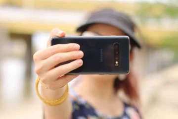 செல்ஃபி எடுத்தால் அபராதம்: இந்த நாட்டில் தெரியுமா? பரபரப்பு செய்தி