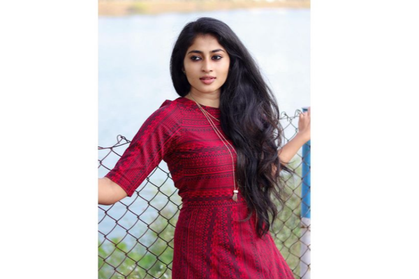 ஹோம்லி லுக்கில் அசத்தும் நாம் இருவர் நமக்கு இருவர் ஐஸ்வர்யா லேட்டஸ்ட் போட்டோஸ்.. | Vijaytv Iswarya