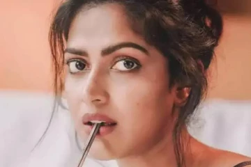 ஷோபாவில் படுமோசமாக உட்கார்ந்து போஸ்! நடிகை அமலா பால் வெளியிட்ட புகைப்படம்..