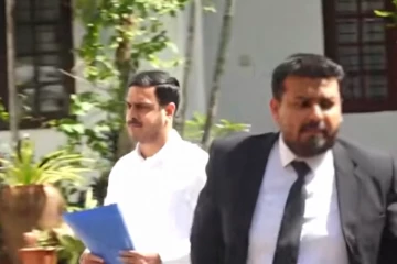 පා. මන්ත්‍රී නාමල් රාජපක්ෂගේ පෞද්ගලික ලේකම් අල්ලස් කොමිසමෙන් අත්අඩංගුවට