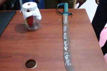 கைக்குண்டுடன் சிக்கிய நபர்!