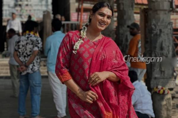 புதிய கார் வாங்கியுள்ள விஜய் டிவி சீரியல் நடிகை... யாரு பாருங்க, போட்டோ இதோ | Vijay Tv Fame Vj Vaishu Buys New Car