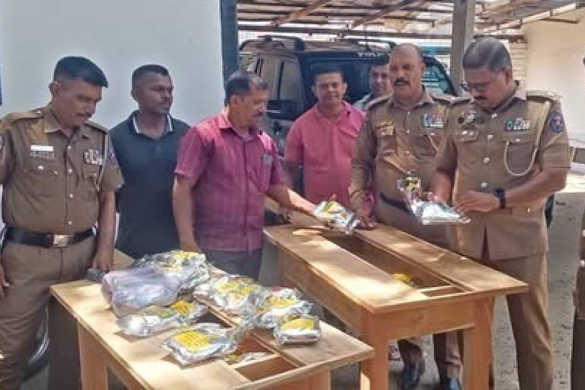 ஆயுர்வேத கடை என்ற போர்வையில் போதைப்பொருள் விற்பனை: சந்தேக நபர் கைது | Suspect Arrested For Selling Ganja Lehyam ஆயுர்வேத கடை என்ற போர்வையில் போதைப்பொருள் விற்பனை: சந்தேக நபர் கைது | Suspect Arrested For Selling Ganja Lehyam