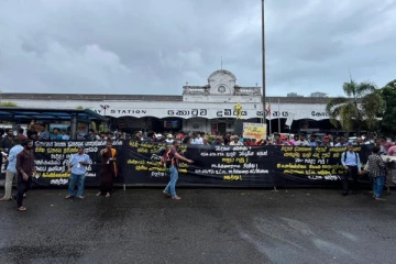 கொழும்பில் அரசாங்கத்திற்கு எதிராக மாபெரும் ஆர்ப்பாட்டம்