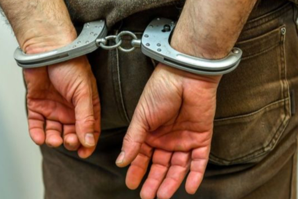 யாழில் வெளிநாடு செல்லவிருந்த நபர் அதிரடி கைது ; அதிர்ச்சி கொடுக்கும் பின்னணி | Foreign Returned Individual Arrested In Jaffna