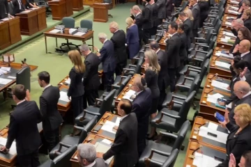 மன்னர் சார்லஸ் பெயரால் உறுதிமொழி எடுக்க மறுத்த கனேடிய நாடாளுமன்ற உறுப்பினர்