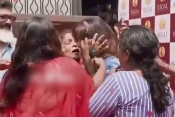 நடிகை மஞ்சு வாரியரிடம் பெண் செய்த மோசமான செயல்! அதிர்ச்சி வீடியோ