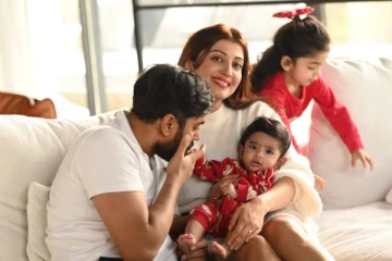 நடிகை பிரணிதா சுபாஷுக்கு இவ்வளவு பெரிய மகளா? லீக்கான குடும்ப புகைப்படம்