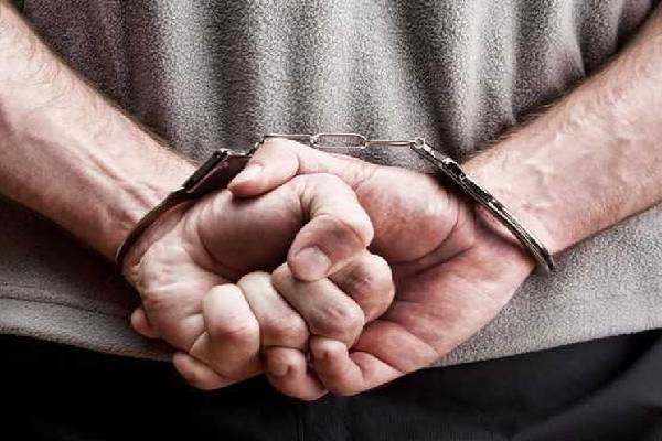 மாத்தறையில் சட்டவிரோத வல்லப்பட்டைகளுடன் மூவர் கைது | Three Arrested With Illegal Weapons Matara