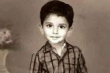 இந்த புகைப்படத்தில் இருக்கும் முன்னணி நடிகர் யார் தெரியுமா? தற்போது ரஜினி படத்தில் நடிக்கிறாராம்