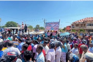 கடற்தொழிலாளர்களால் முன்னெடுக்கப்பட்ட போராட்டம் (Photos)