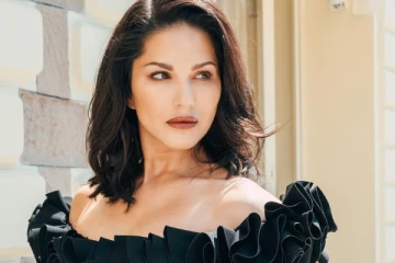 சன்னி லியோன் இத்தனை கோடிக்கு சொந்தக்காரா?.. வாயை பிளக்க வைக்கும் தகவல்!