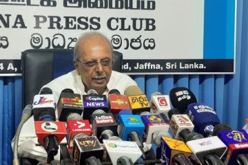 அரசாங்கம் எங்களை கூட்டங்களுக்கு அழைப்பதும் இல்லை!யோசனை கேட்பதுமில்லை: திஸ்ஸ விதாரண (Photo)