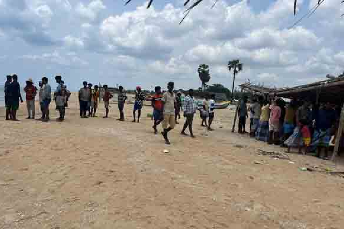 கடலில் தத்தளித்த முல்லைத்தீவு மீனவர்கள் பாதுகாப்பாக மீட்பு | Mullaitivu Fishermen Adrift At Sea Safely Rescued