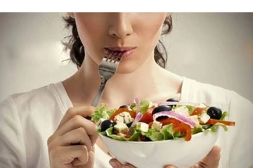 நாம் சாப்பிடும் உணவை வேகமாக சாப்பிட்டால் என்னென்ன பிரச்சனைகள் வரும் தெரியுமா? எச்சரிக்கை தகவல்