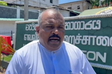 வெலிக்கடை சிறைச்சாலையில் அரசியல் கைதிகளை சந்தித்த கஜேந்திரன்