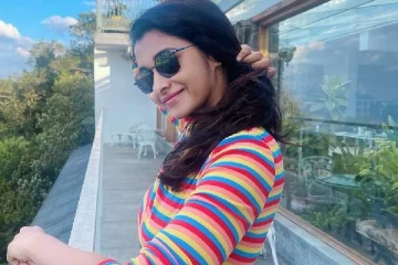 இன்னும் டாப் இடத்திற்கே வரல! லட்சத்தில் புரளும் நடிகைக்கு 20 கோடியில் பங்களா, கார் எப்படி?