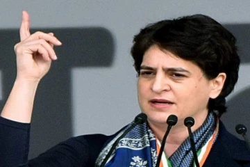 தந்தையின் நினைவிடத்தில் தேர்தல் பிரச்சாரத்தை துவங்கும் ப்ரியங்கா காந்தி.!