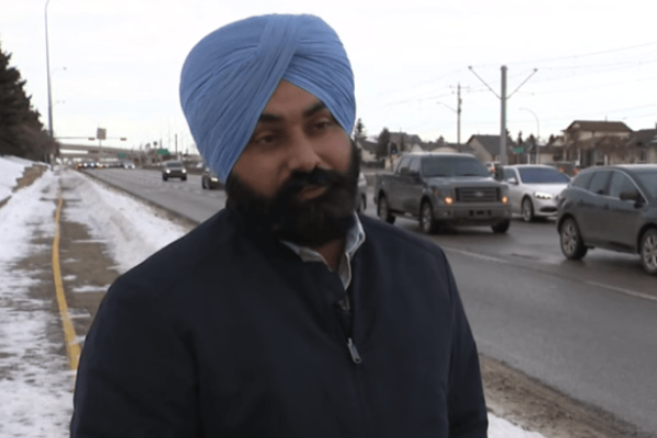 பனிப்புயலை பொருட்படுத்தாமல் பிரசவ வலியால் துடித்த கனேடிய பெண்ணுக்கு இந்திய சாரதி செய்த உதவி | Indian Cabbie Admit Pregnant To Hospital In Canada பனிப்புயலை பொருட்படுத்தாமல் பிரசவ வலியால் துடித்த கனேடிய பெண்ணுக்கு இந்திய சாரதி செய்த உதவி | Indian Cabbie Admit Pregnant To Hospital In Canada