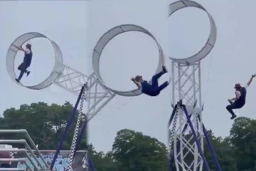 2 மில்லியன் பார்வையாளர்களை அதிர வைத்த நபரின் சாகசம்! பதறவைக்கும் காட்சி