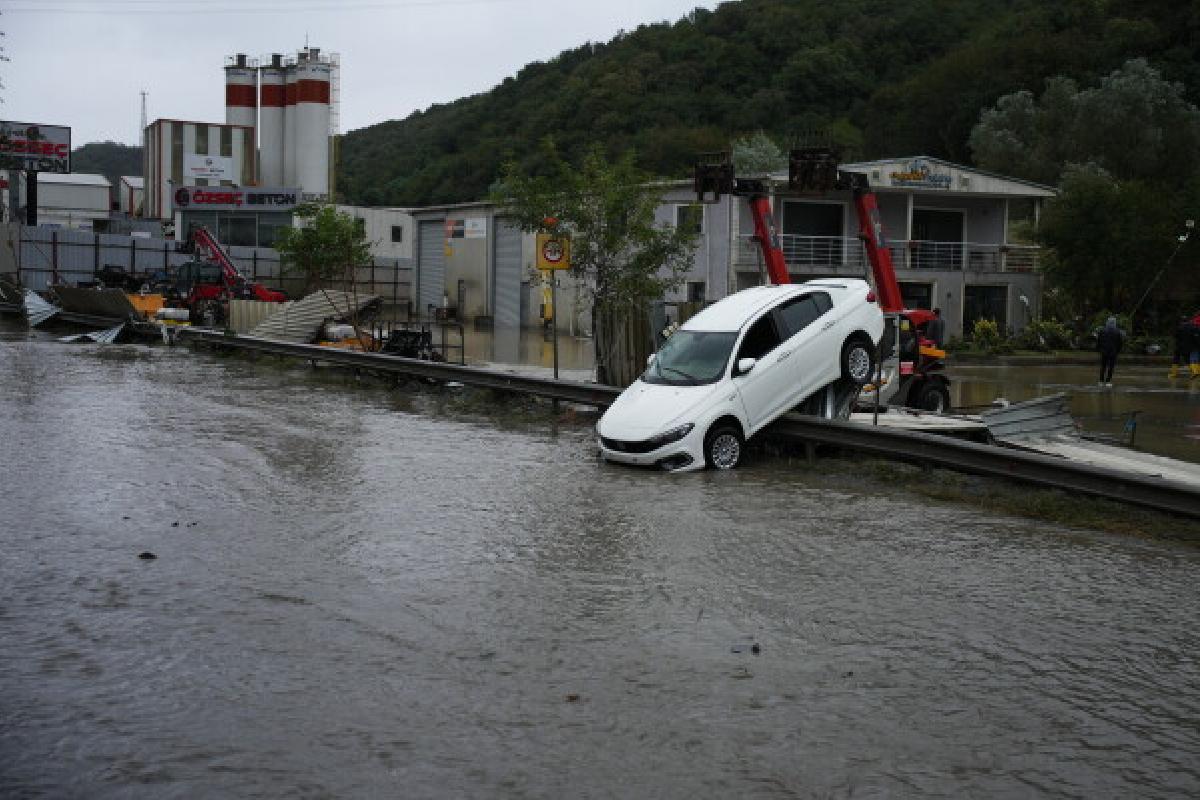 துருக்கியில் பெருவெள்ளம்; 4 பேர் உயிரிழப்பு | Major Floods In Turkey 4 People Dead